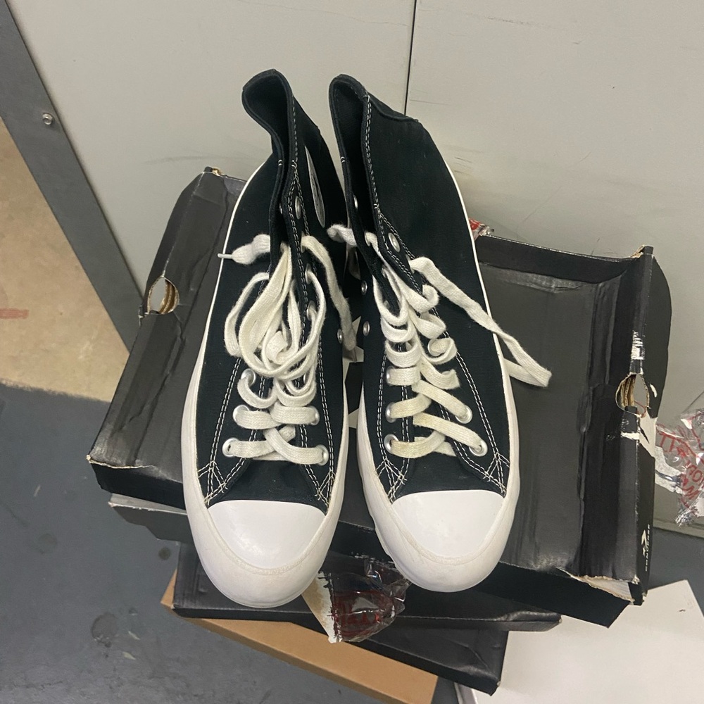 Converse 👟 sneaker for women size 9.5